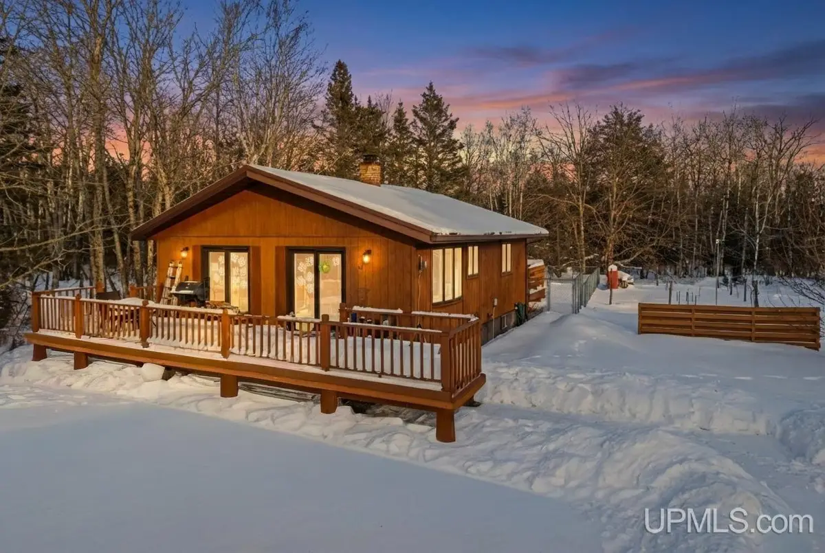 12202 Farmfield, Rock, MI 49880 - Image #1