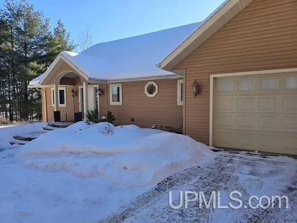 1010 S Hemlock, Iron Mountain, MI 49801