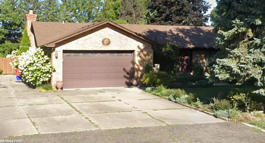 36057 Farmbrook, Clinton Township, MI  - Image #2