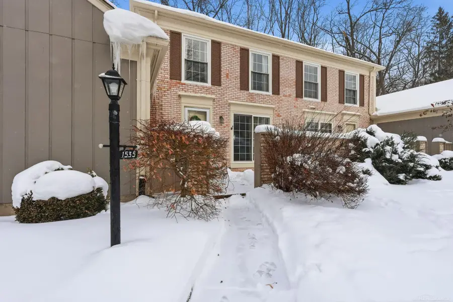 1535 Surrey, Rochester Hills, MI 48306 - Image #2