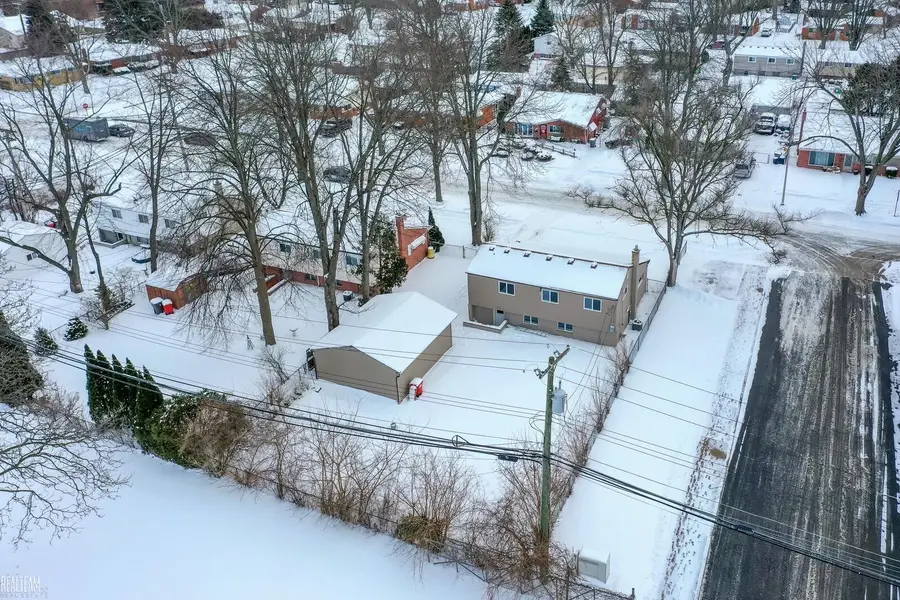 21425 Sunnyview, Clinton Township, MI 48035 - #3