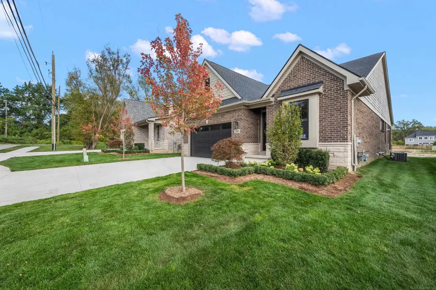 5884 Willow Grove, Troy, MI 48085 - #3