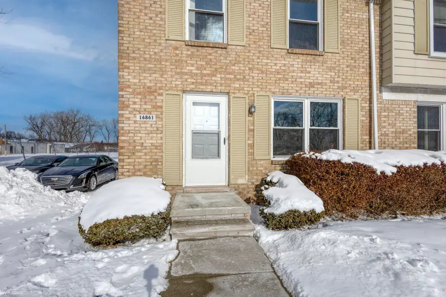 16861 E 12 Mile Rd #1, Roseville, MI 48066 - Image #2