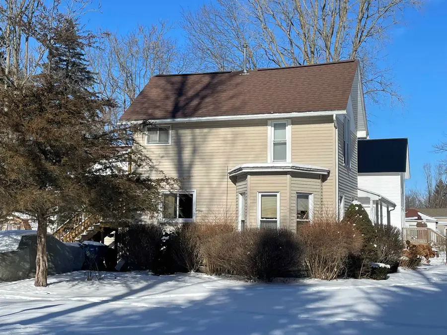 242 S East, Vassar, MI 48768 - #2