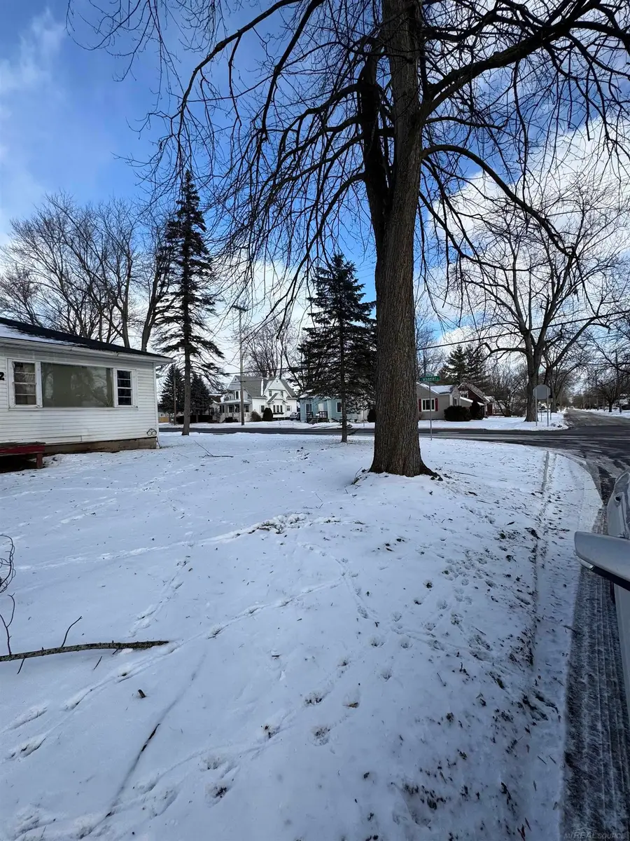 2002 Marquette, Saginaw, MI 48602 - #3
