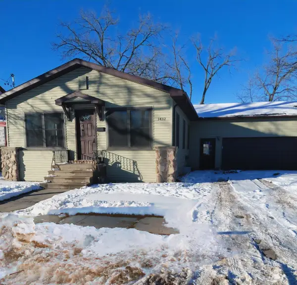 1432 Young, Owosso, MI 48867