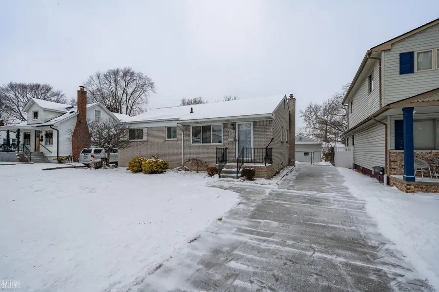 22411 Lanse, Saint Clair Shores, MI 48081 - #2
