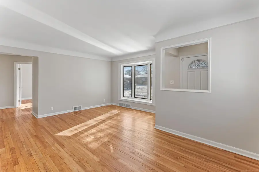 3804 S Longmeadow, Trenton, MI 48183 - Image #3