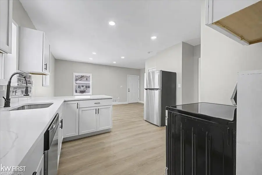 586 E Hayes, Hazel Park, MI 48030 - #3