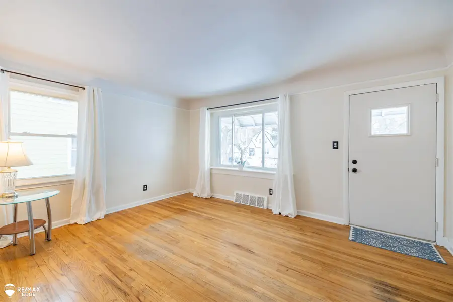 330 S Roslyn, Waterford, MI 48328 - #3