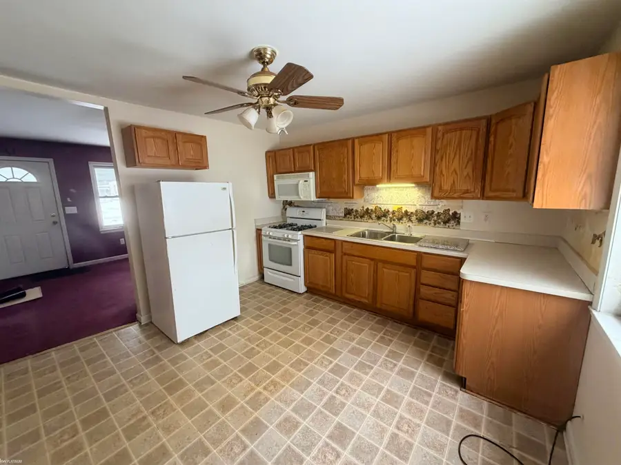 27321 Grandmont, Roseville, MI 48066 - Image #2