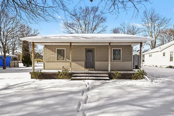 122 S East, Vassar, MI 48768