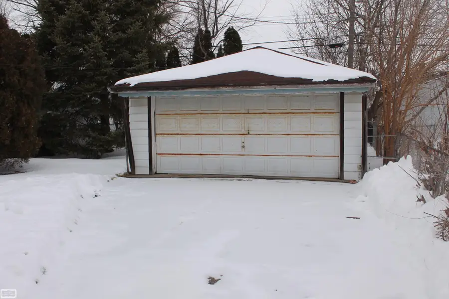 18567 Woodside, Harper Woods, MI 48225 - Image #2