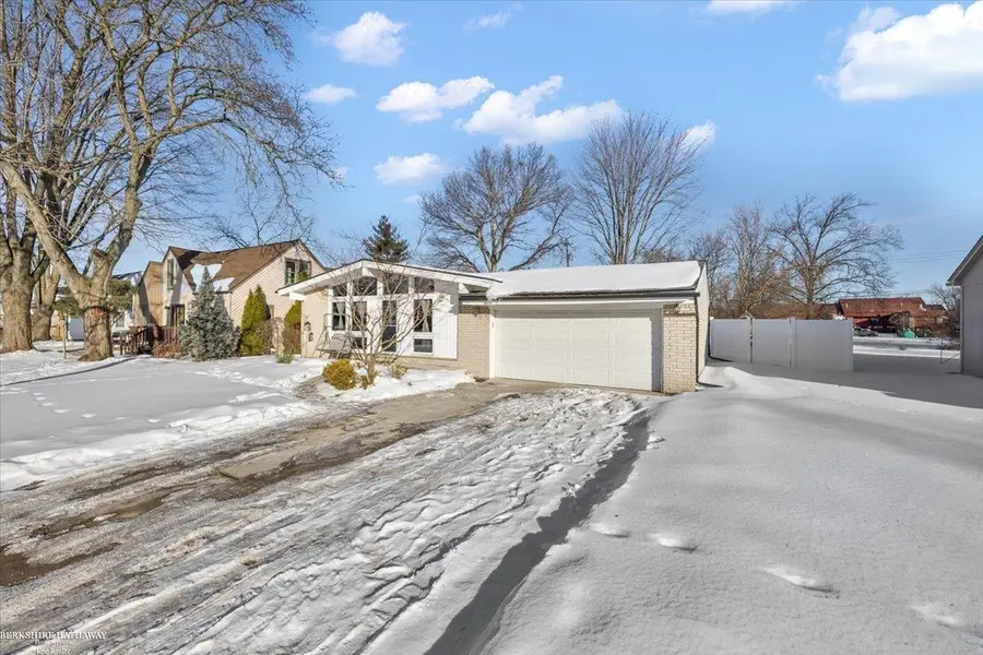 5237 Mansfield, Sterling Heights, MI 48310 - Image #2
