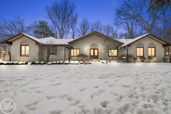 6910 Montgomery, Shelby Twp, MI 48316