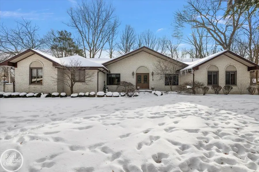 6910 Montgomery, Shelby Township, MI 48316 - #2