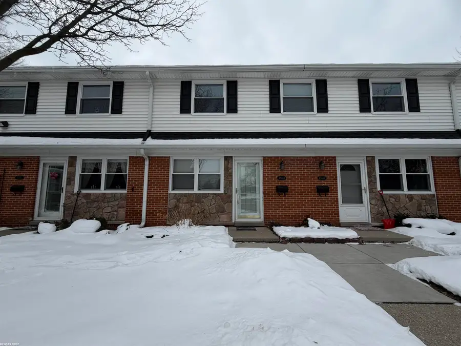 45183 Kensington, Utica, MI 48317 - #2