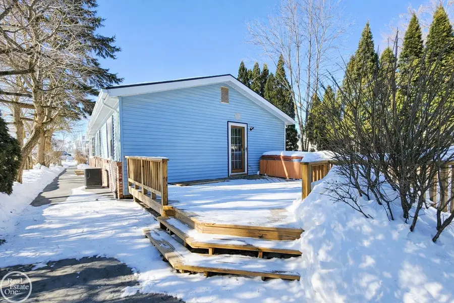 29750 Riverside Bay, Harrison Township, MI 48045 - #3