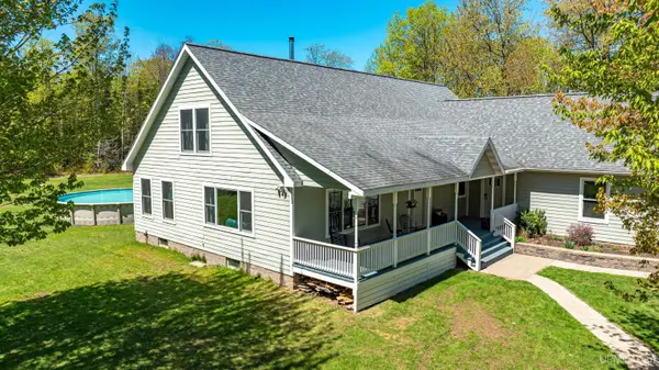 52275 N Superior, Houghton, MI 49931