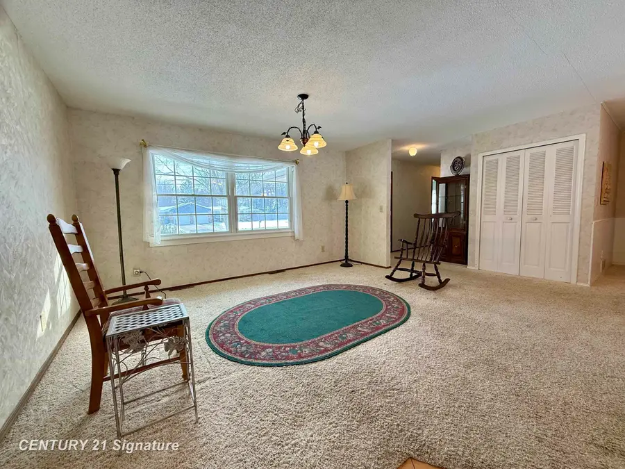 1697 Thunderbird, Saginaw, MI 48609 - #3