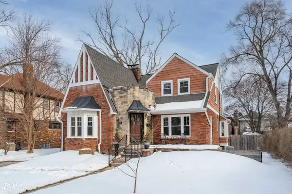 970 Lakepointe, Grosse Pointe Park, MI 48230