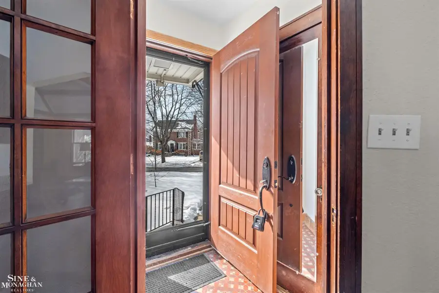 970 Lakepointe, Grosse Pointe Park, MI 48230 - #2