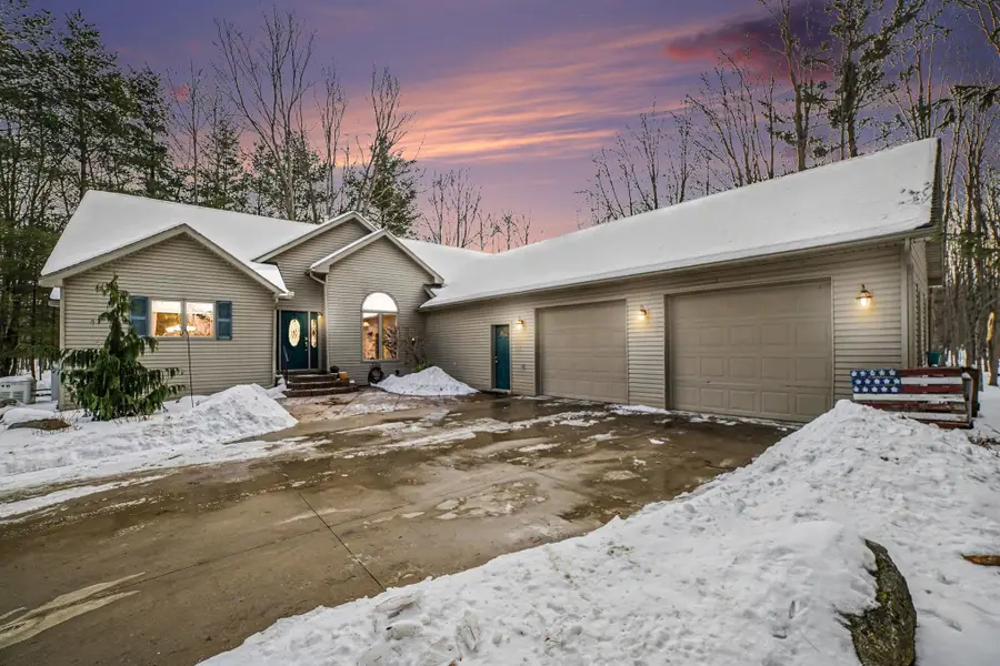 3177 W Walter, Coleman, MI 48618 - #2