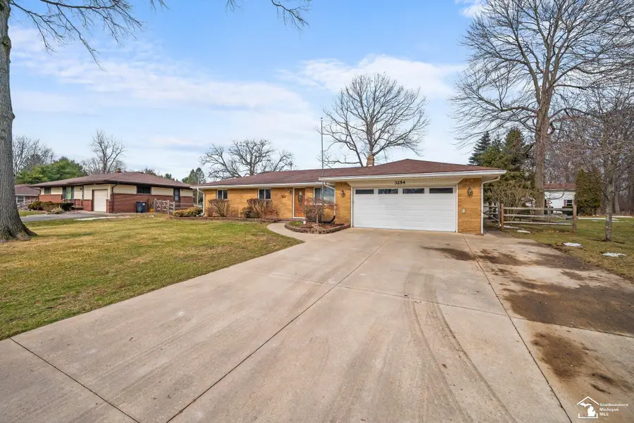 3254 Pleasant, Temperance, MI 48182 - #3