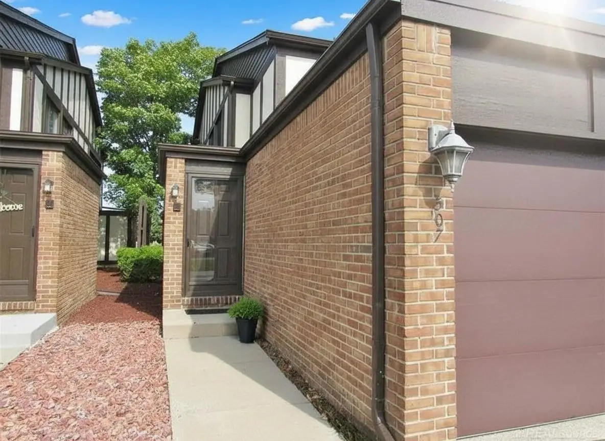 507 Country Club, Saint Clair Shores, MI 48082 - #1