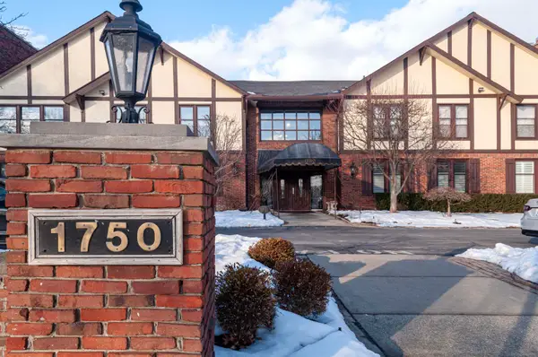 1750 Vernier #10, Grosse Pointe Woods, MI 48236