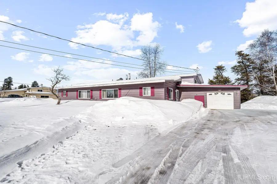 105/107 Fury, Gwinn, MI 49841 - #3