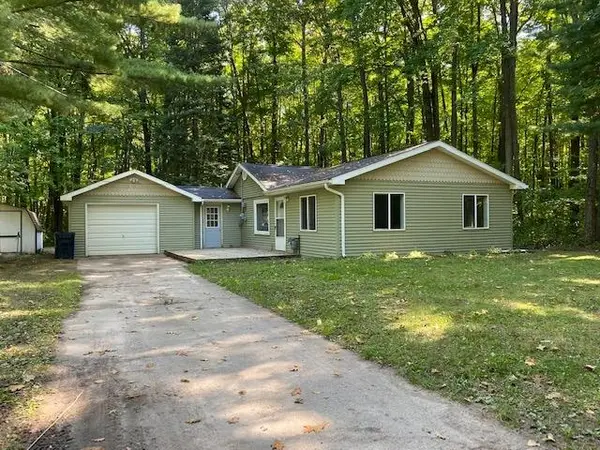 1304 James, Harrison, MI 48625