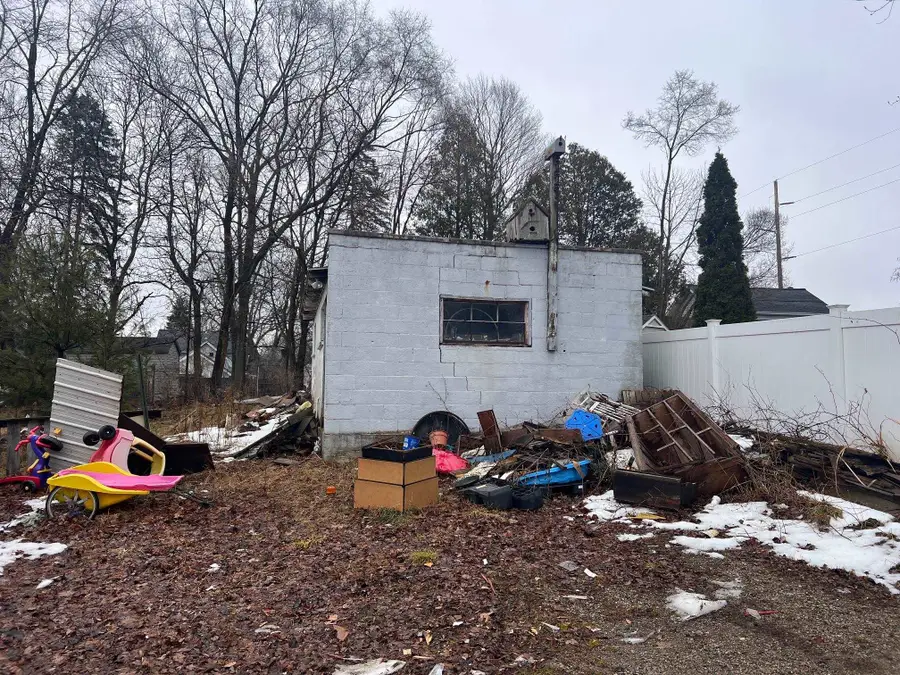 314 N Main, Perry, MI 48872 - #3