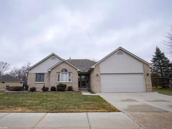 21133 Parkplace, Clinton Township, MI 48036