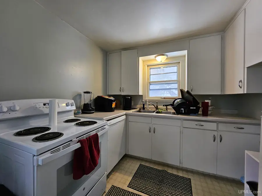 309 W Montezuma, Houghton, MI 49931 - #2