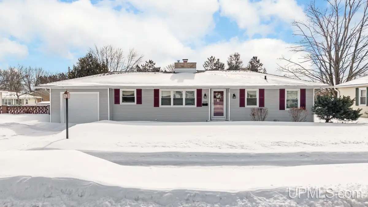 1605 S 17th, Escanaba, MI 49829 - #1