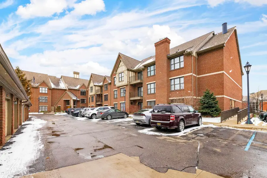 32 Pointe Park, Grosse Pointe Park, MI 48230 - #2