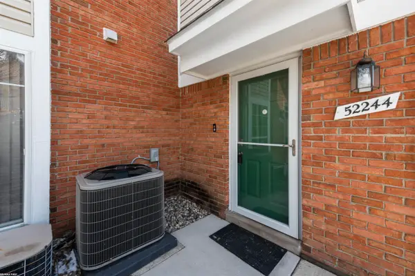 52244 Stoneridge #121, Macomb, MI 48042