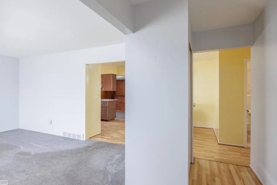 930 Elmsford, Clawson, MI 48017 - #3