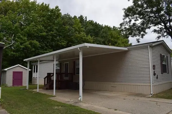 1519 W Ridgeview, Lapeer, MI 48446