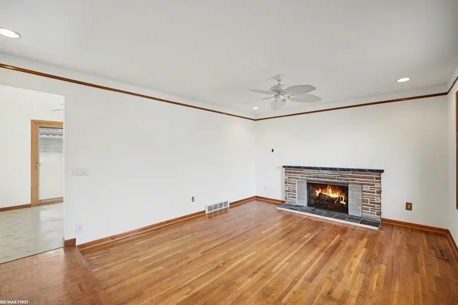 31102 Louise, Warren, MI 48088 - #3