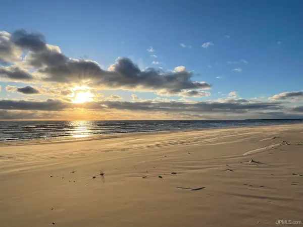 463 FF Top O' The Lake, Gulliver, MI 49840