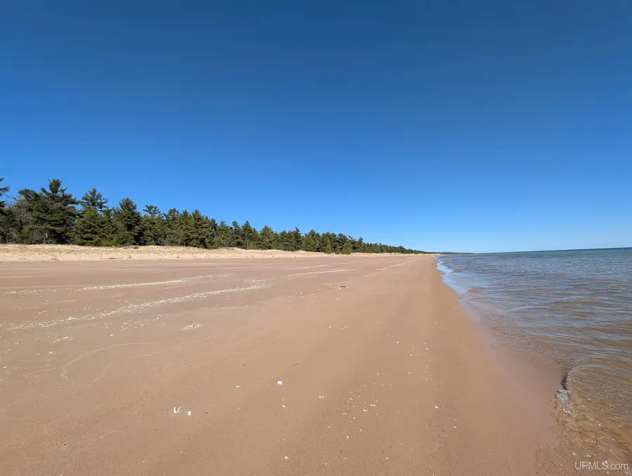 463 FF Top O' The Lake, Gulliver, MI 49840 - #2