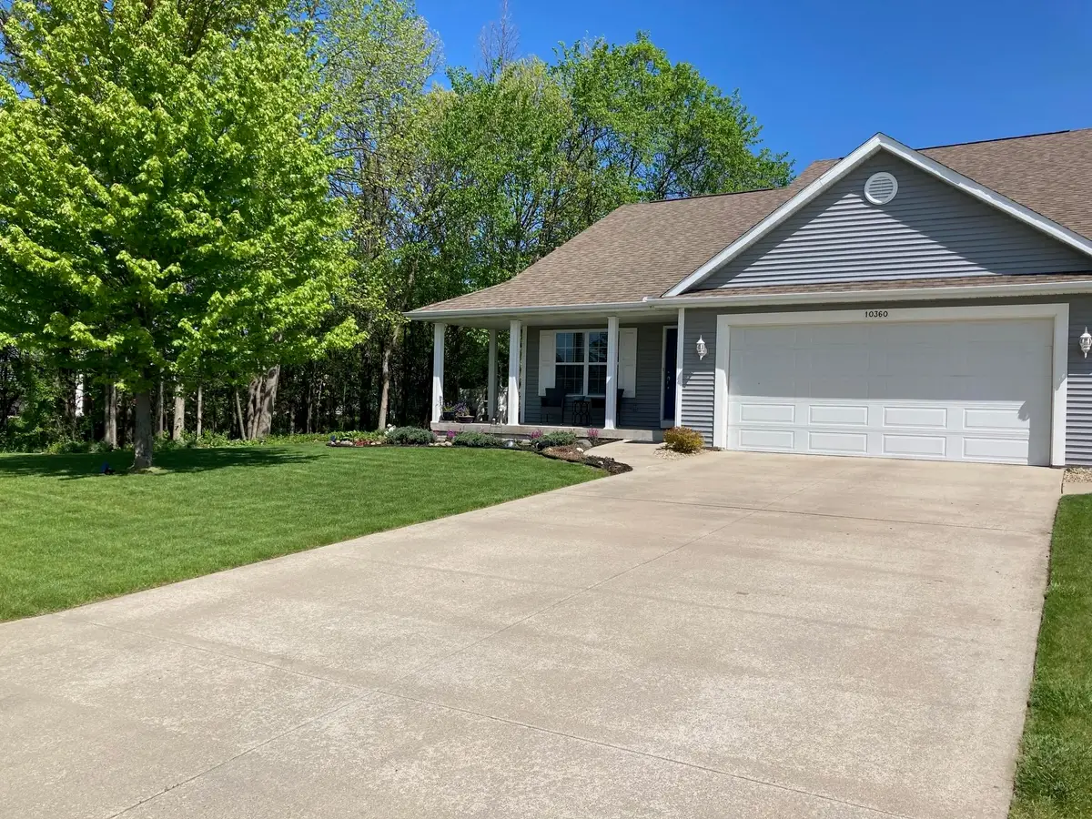 10360 Laurel Woods, Freeland, MI 48623 - #1