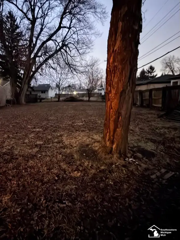 2042 Cloverdale, Monroe, MI 48161