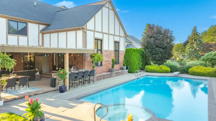 52522 Charing, Shelby, MI 48315 - #2