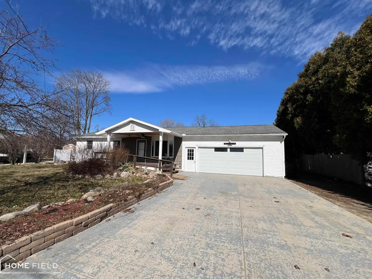 905 E Exchange, Owosso, MI 48867 - #1