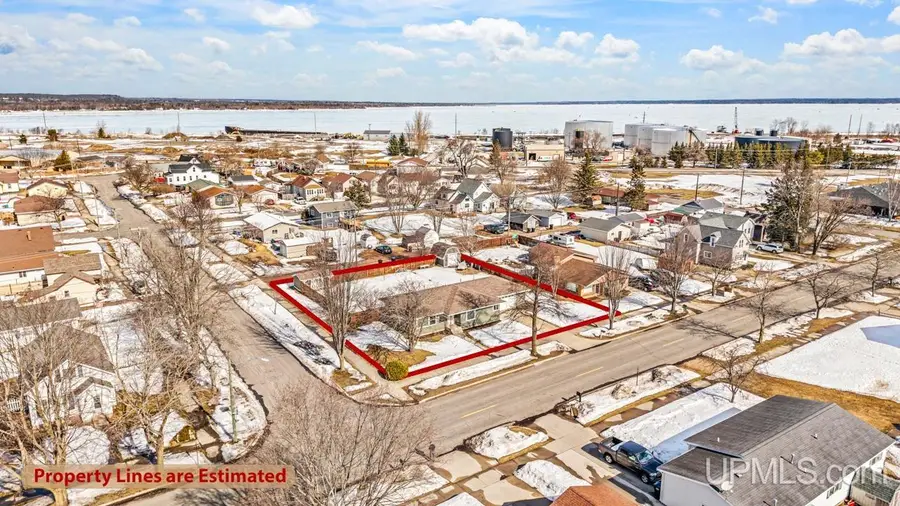 220 Michigan, Gladstone, MI 49837 - #2