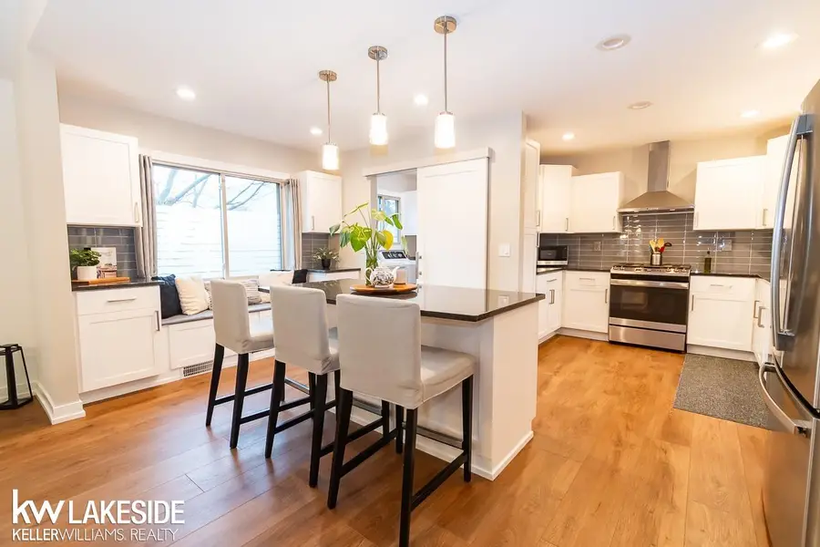 42565 Leonardo's, Clinton Township, MI 48038 - #2