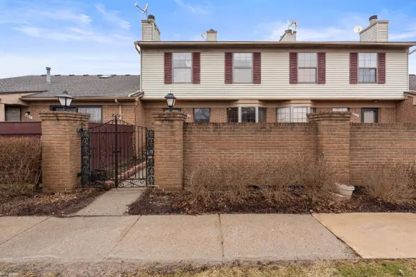 38916 Country, Farmington Hills, MI 48331